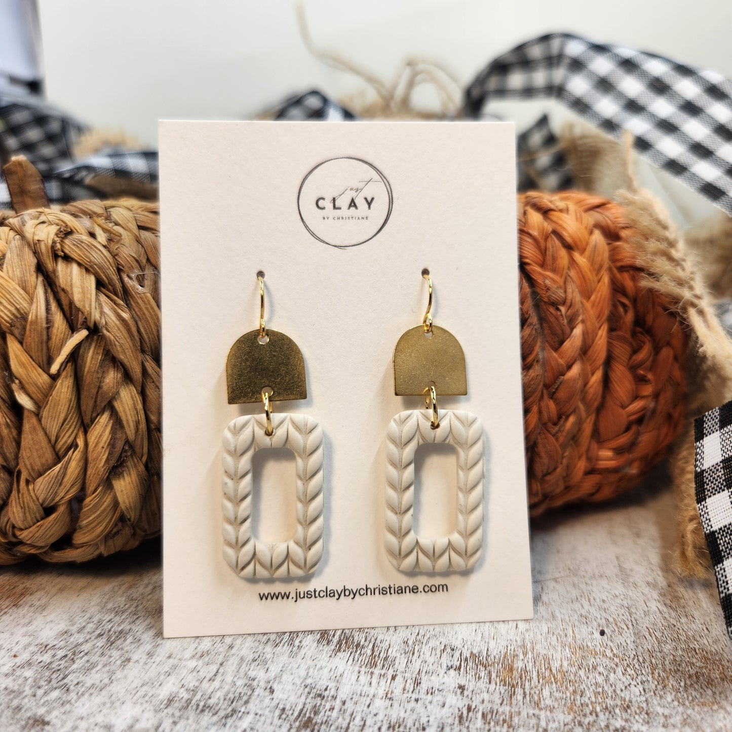 White Dangle with knitted texture