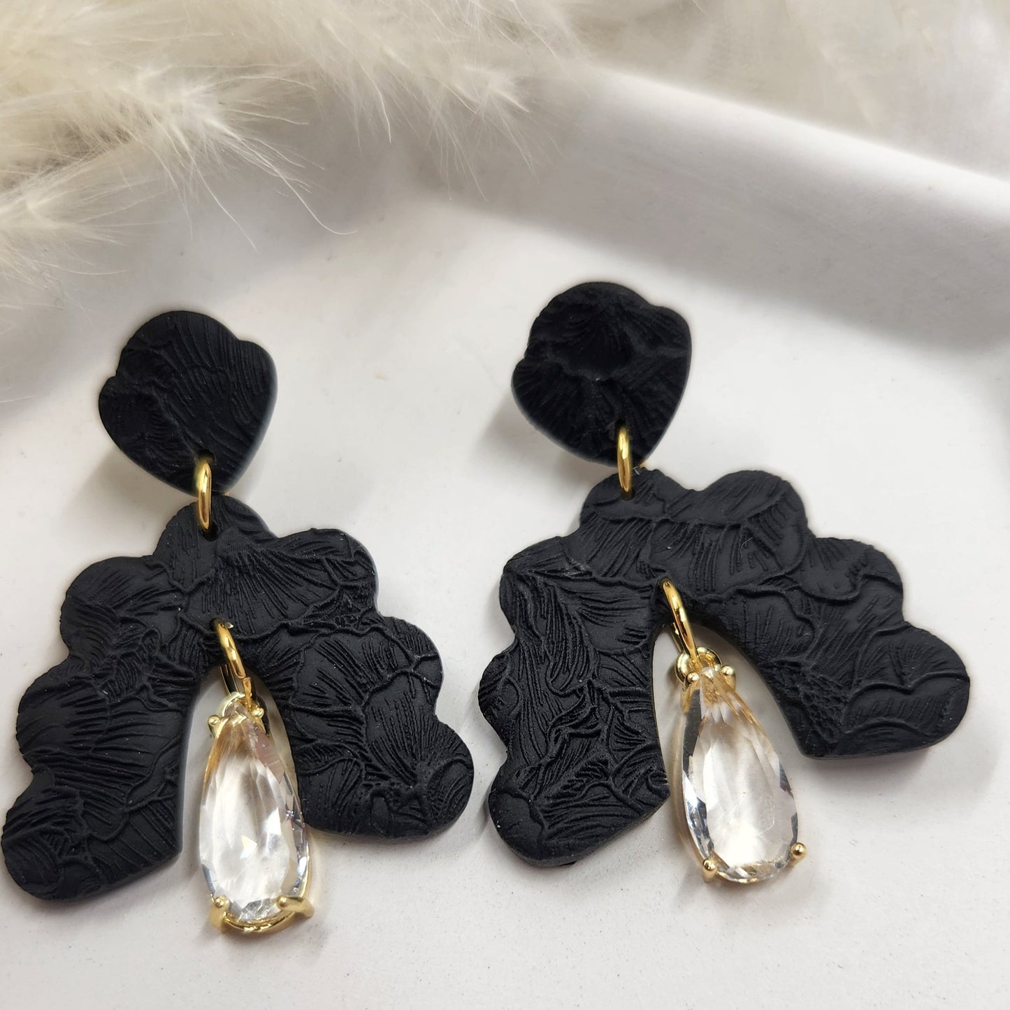 Dangles | black