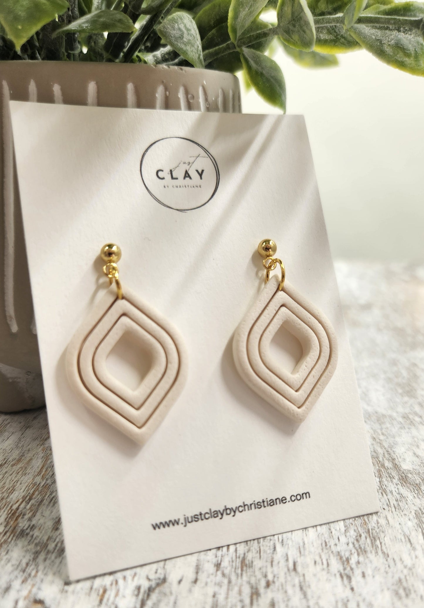 The Amber | creme white