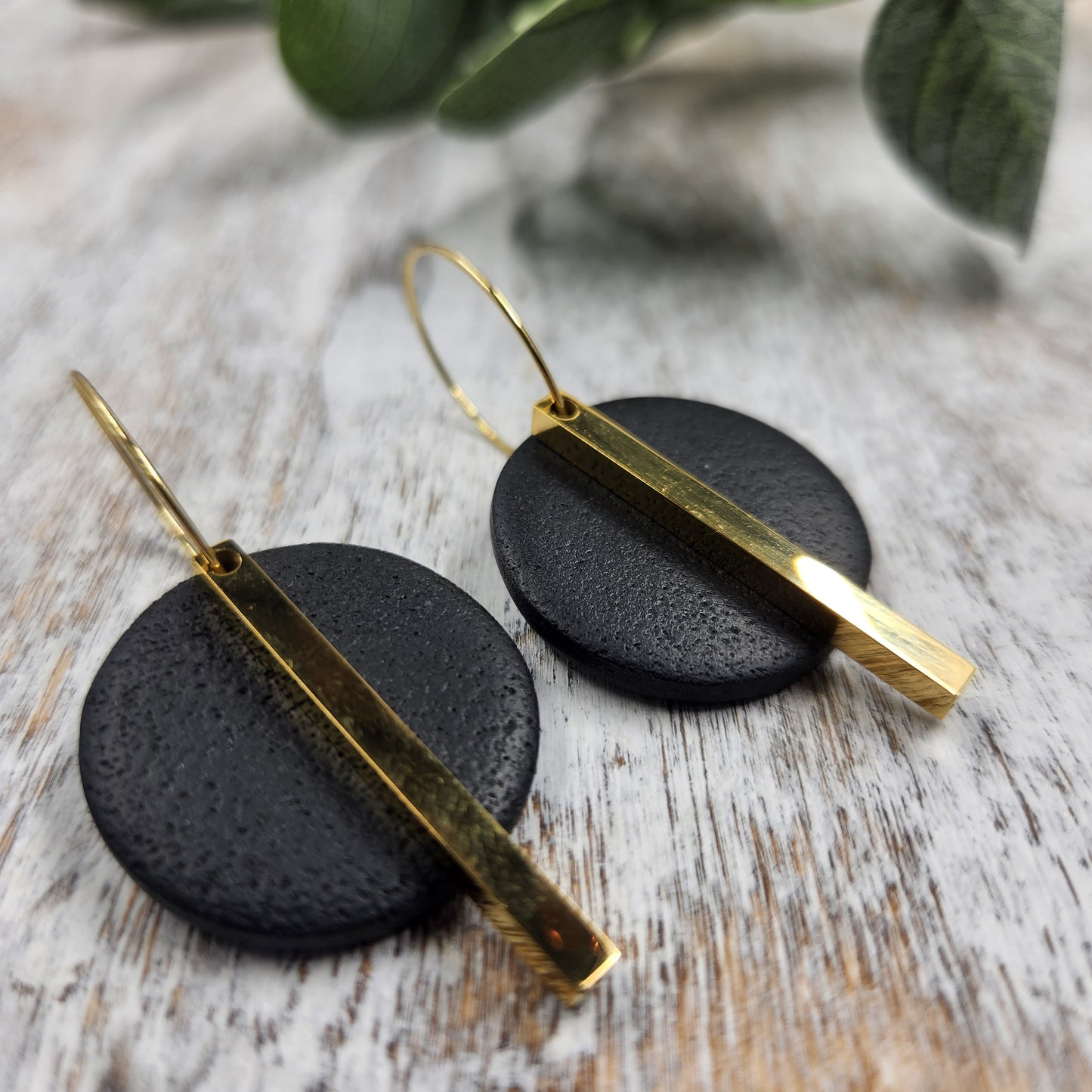 Elegant Hoop Earrings | black gold