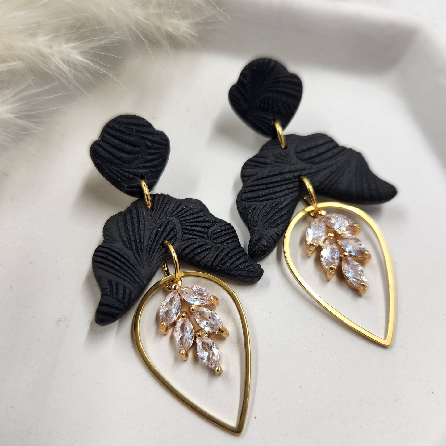 Dangles | black