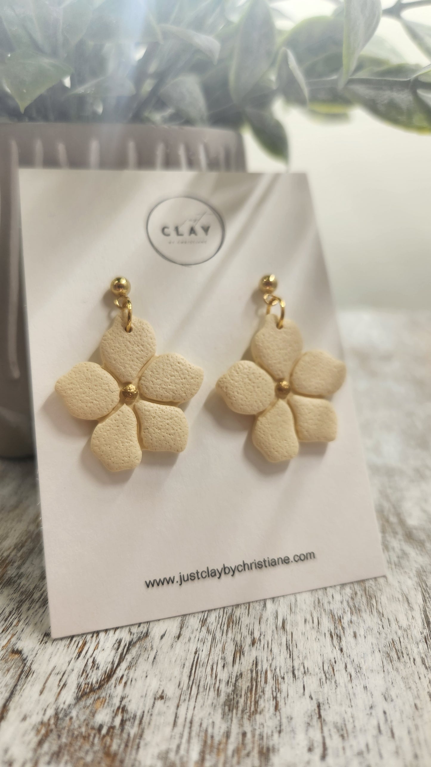 Cute Flower Dangles | soft butter yellow