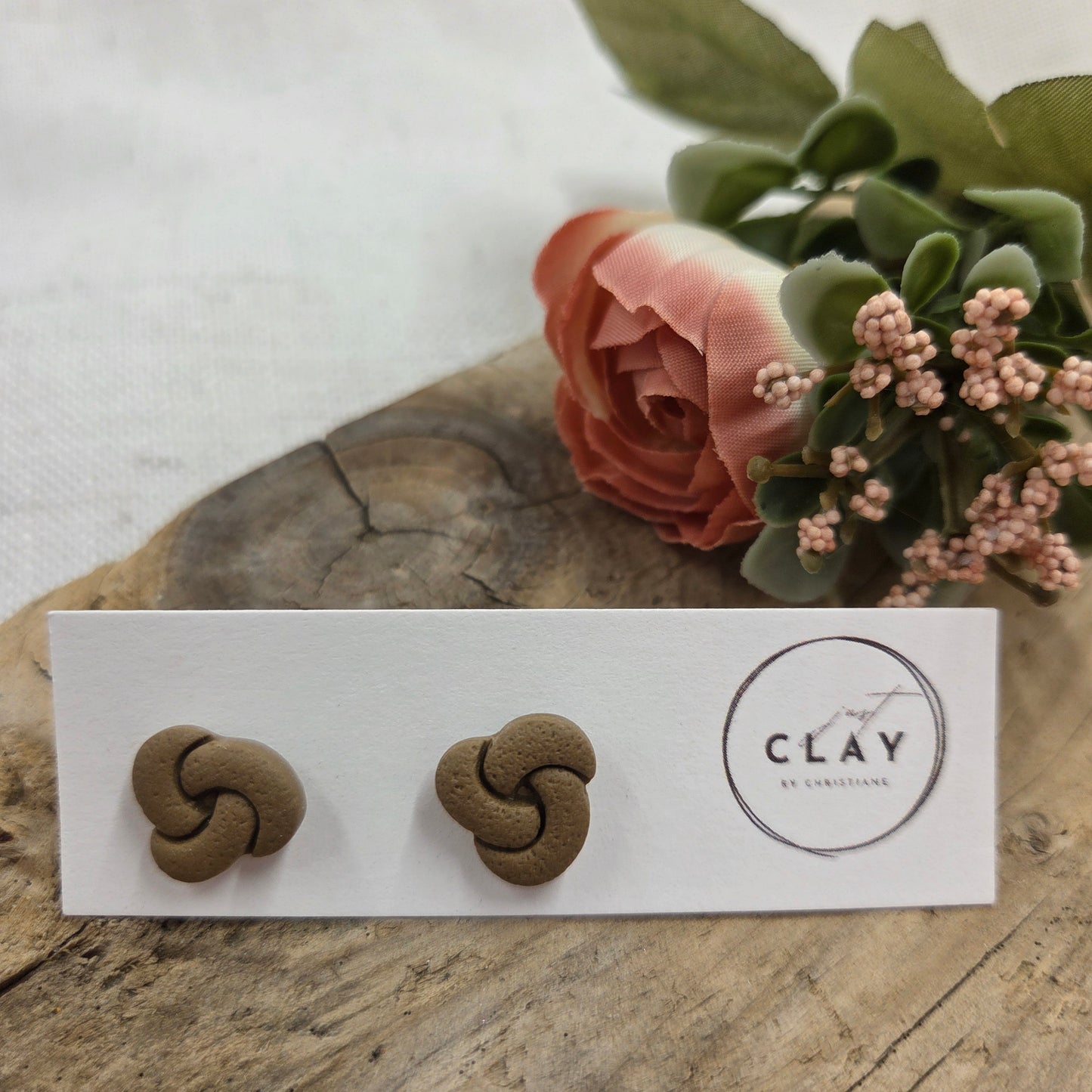 Knot Studs | brown