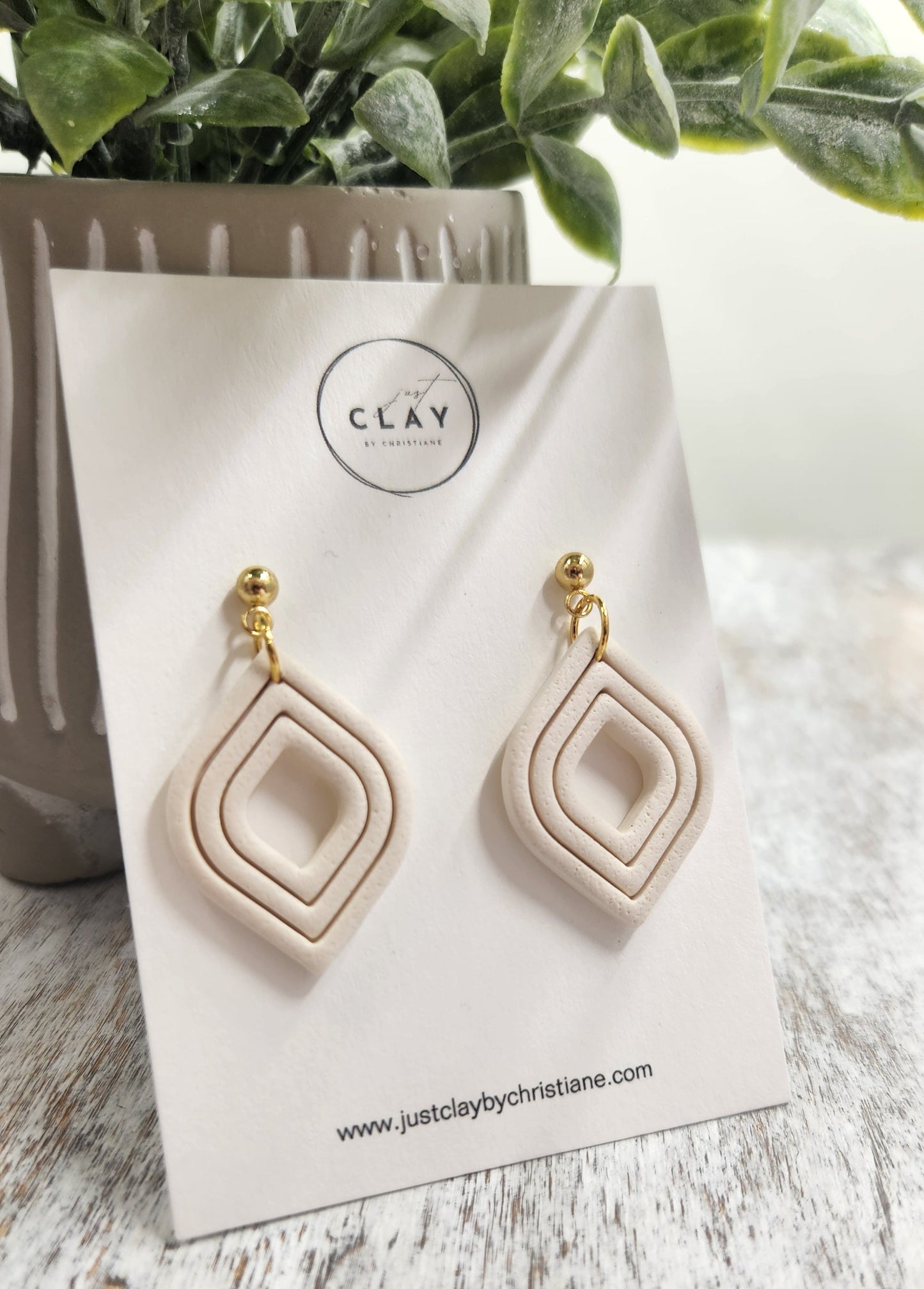 The Amber | creme white
