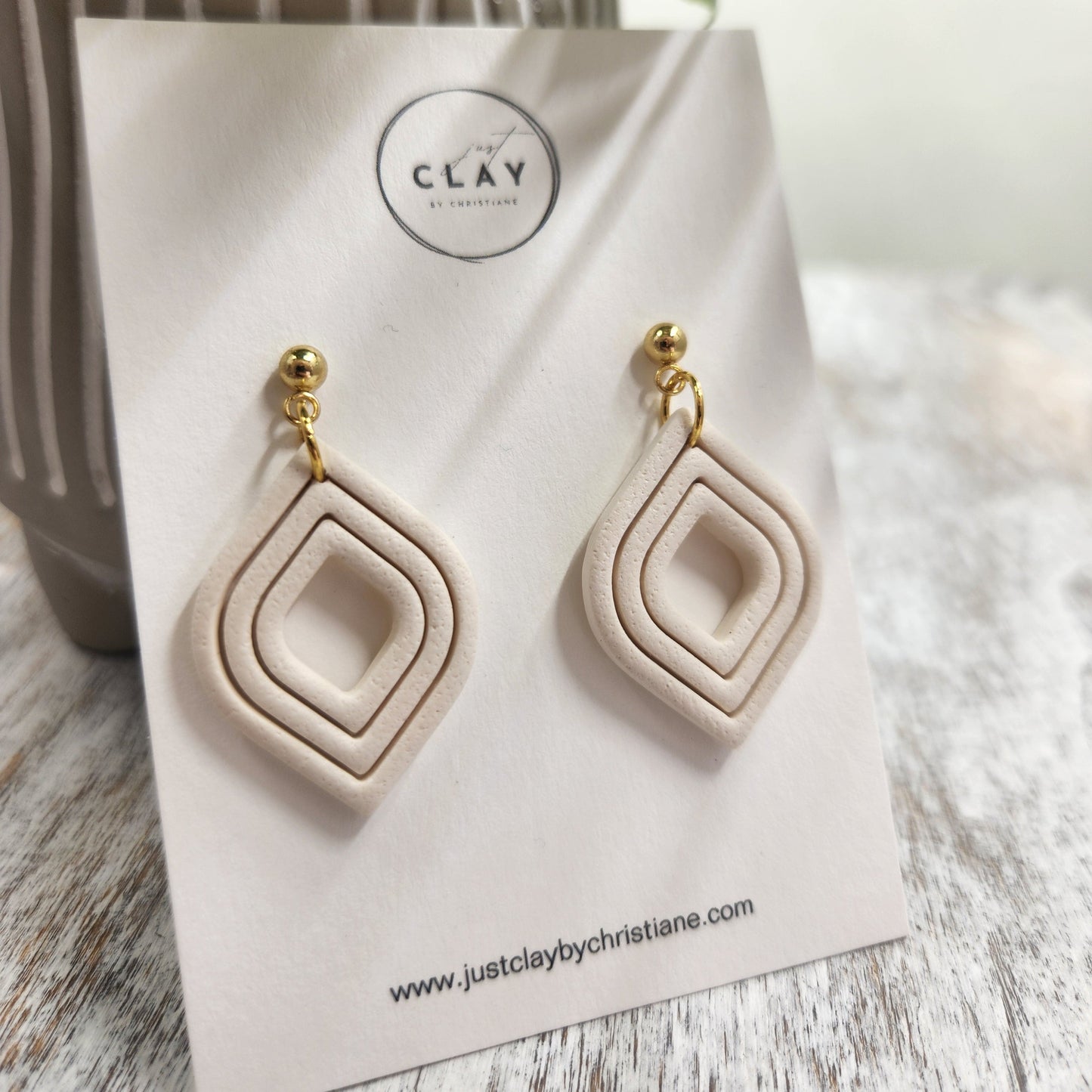 The Amber | creme white