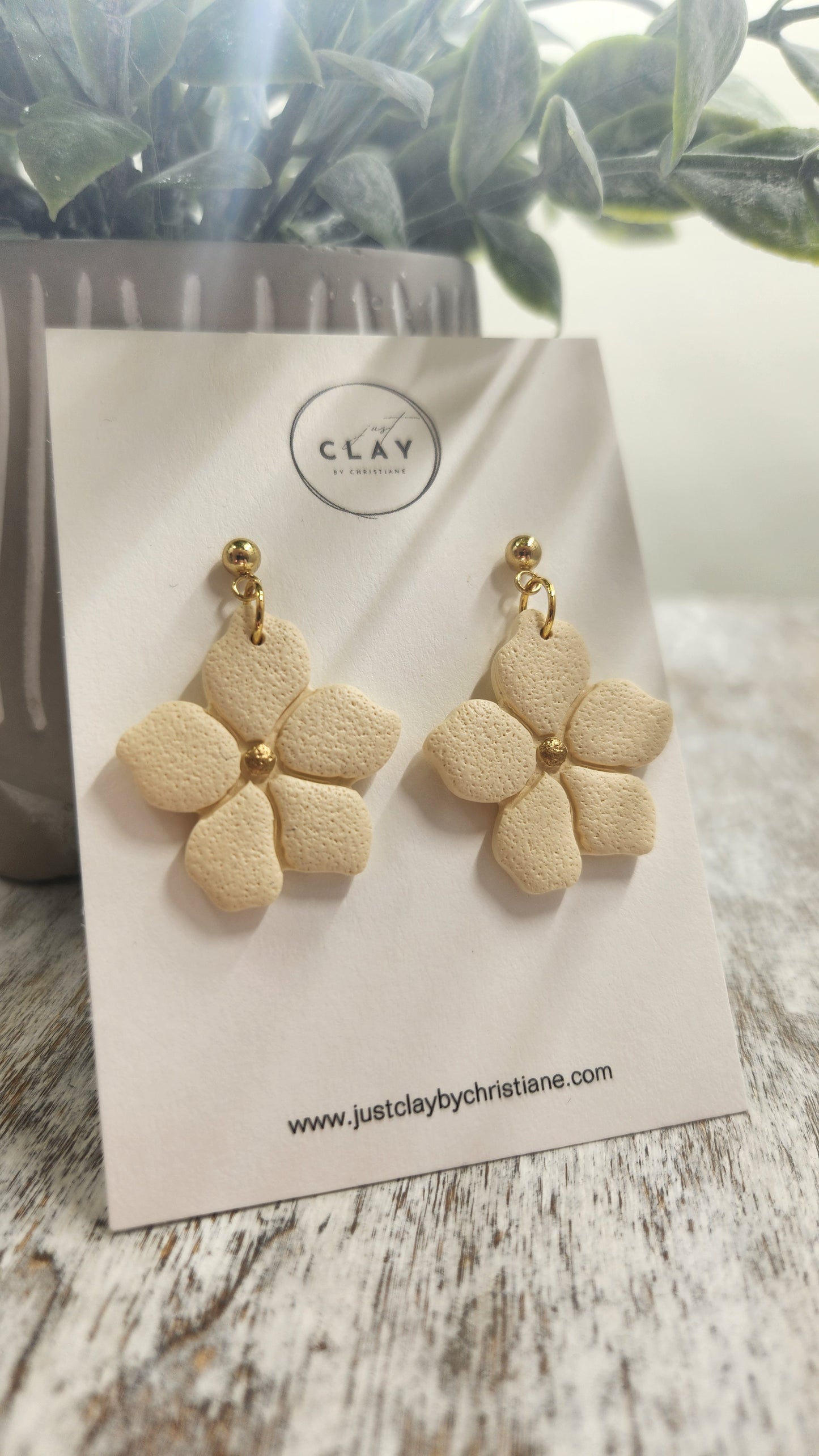 Cute Flower Dangles | soft butter yellow