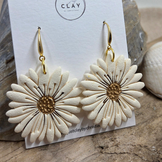 Statement Dangles Daisies | butter yellow