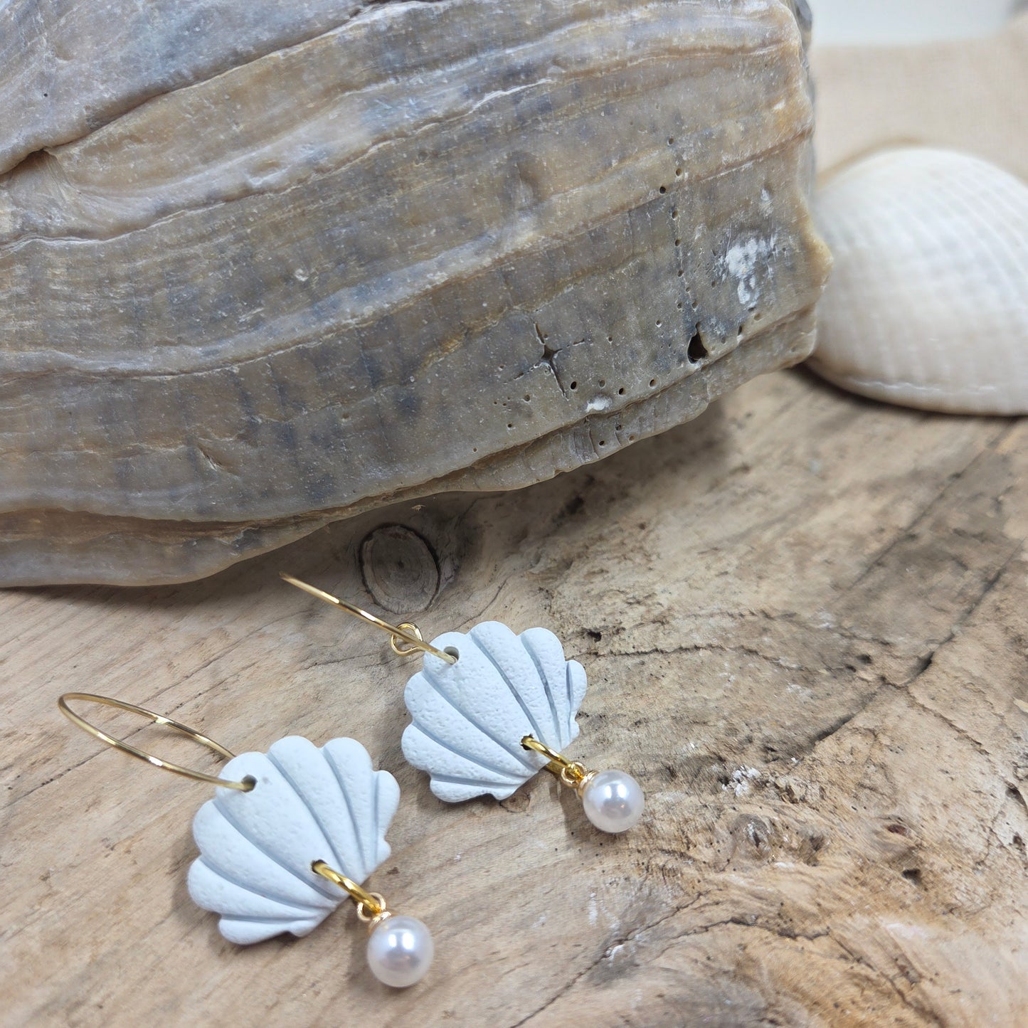 Shell Hoops with a small pearl | light blue