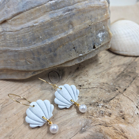Shell Hoops with a small pearl | light blue
