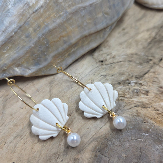 Shell Hoops with a small pearl | white