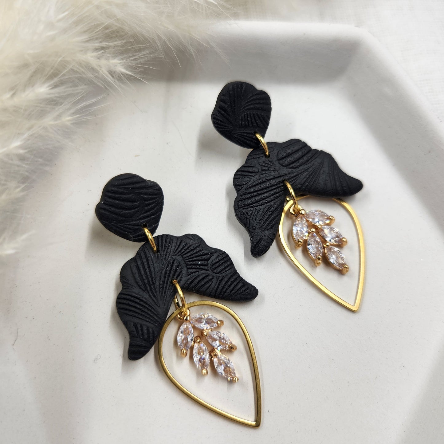 Dangles | black