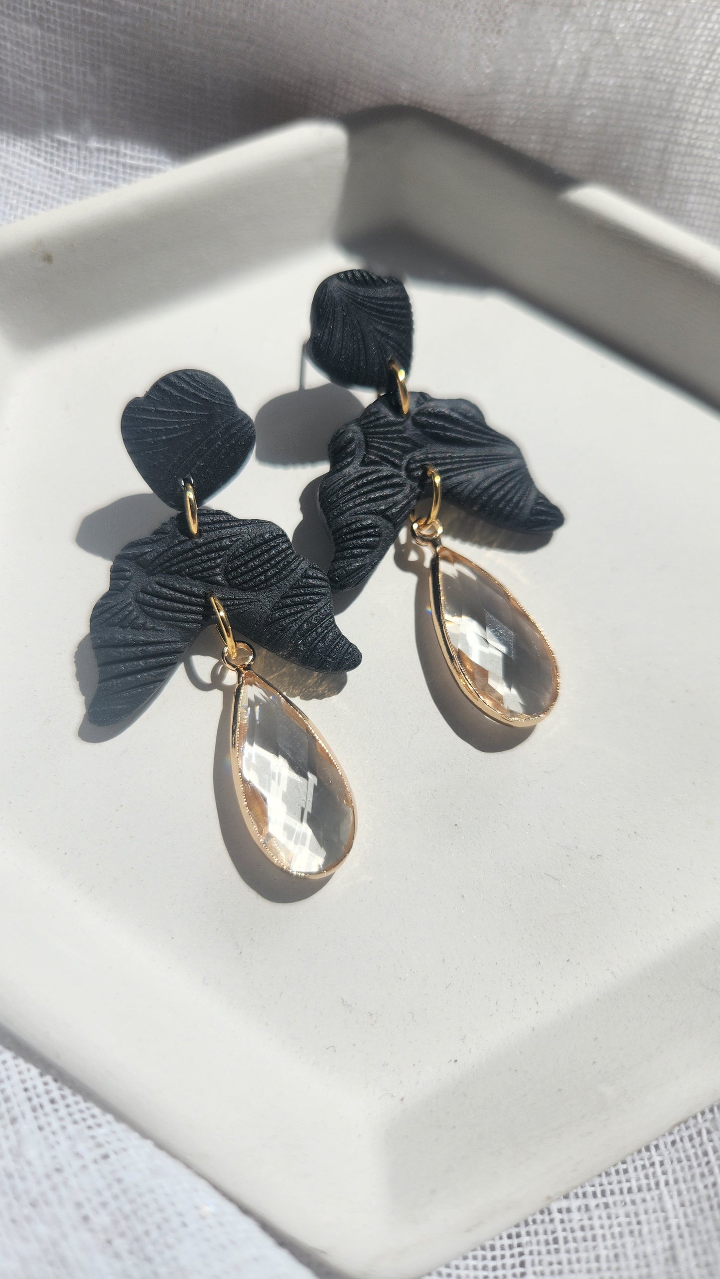 Dangles | black