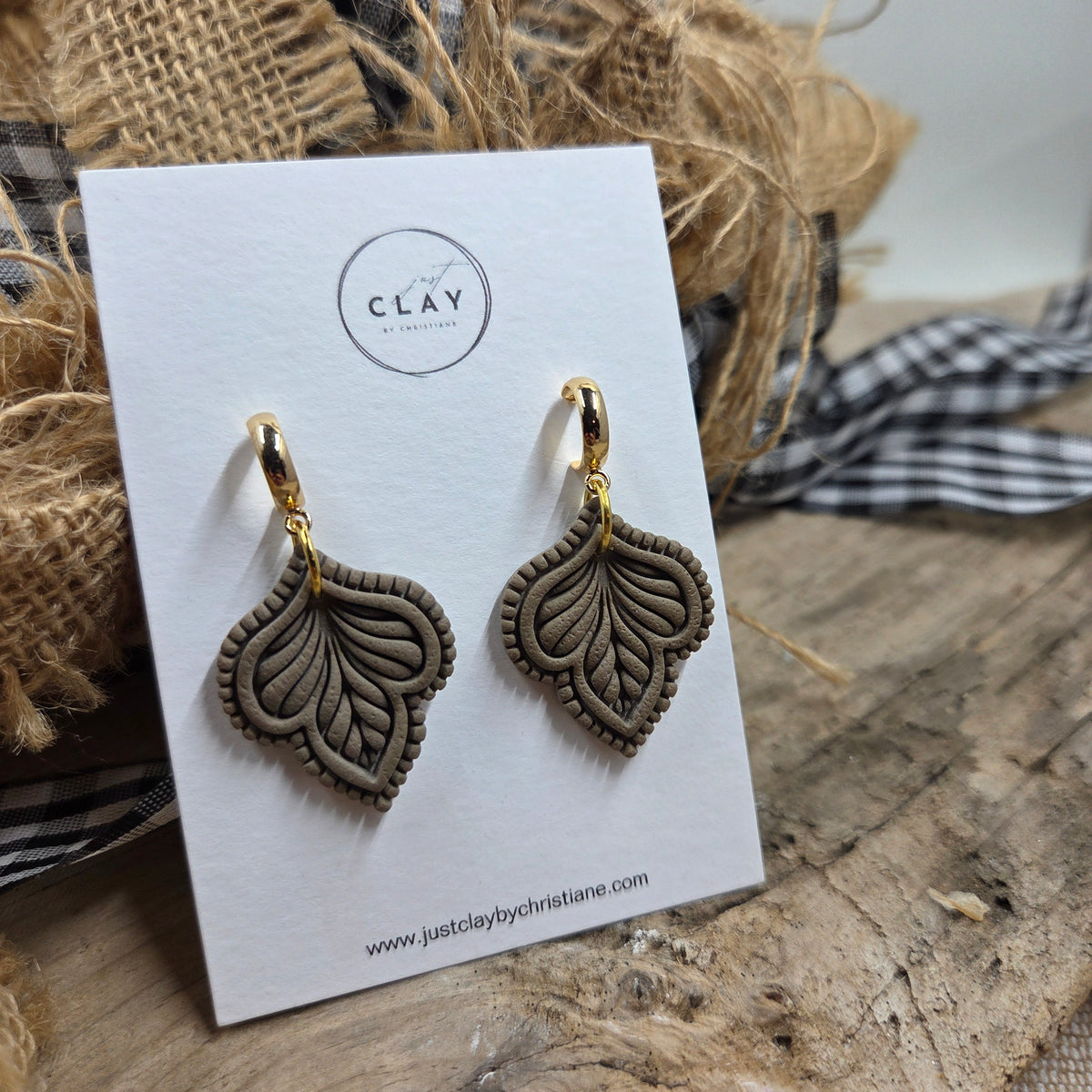 Leave Dangles | brown