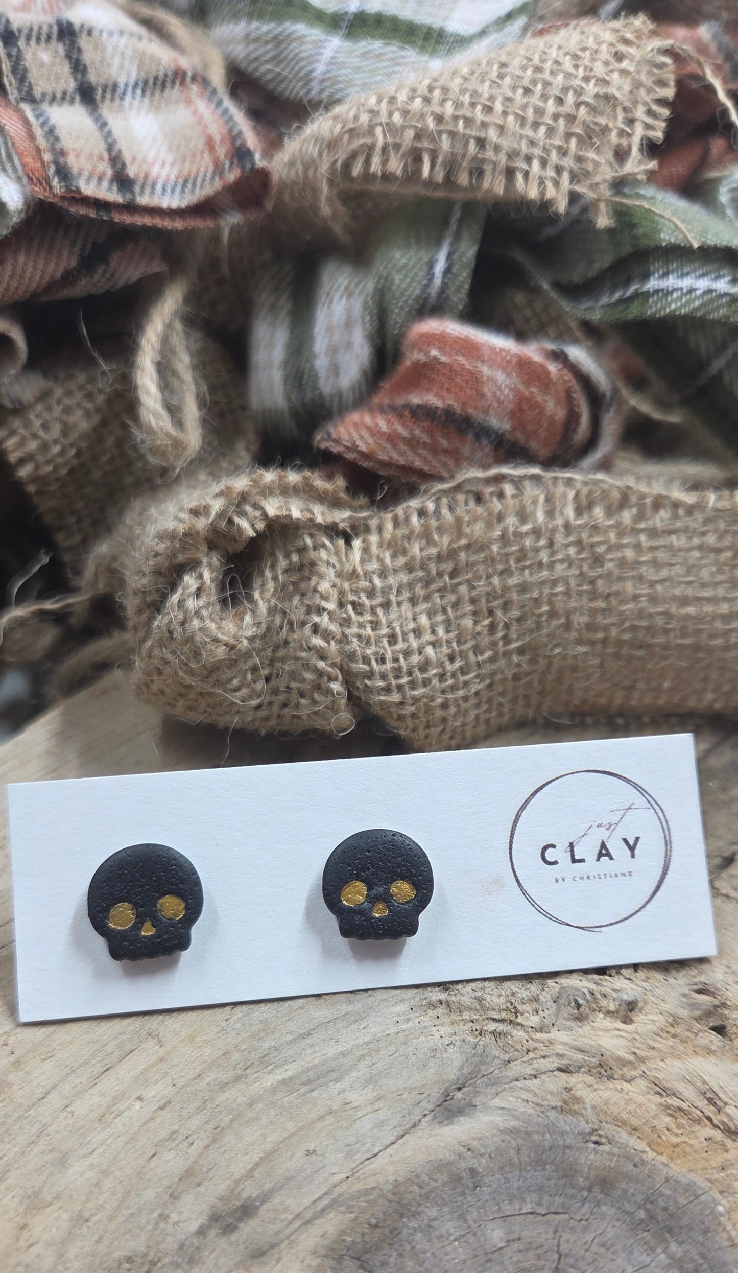 Skull Studs | black